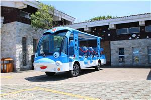  14座蓝色可爱造型海豚款电动观光车厂家园区景区游客接待车多少钱